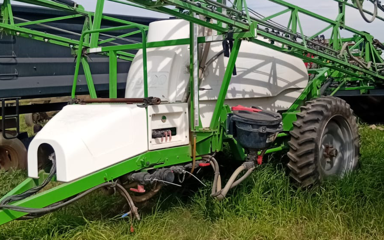 Pulverizador de arrastre Usado - INT. 910